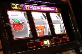 Giao diện game slot bit789 trên màn hình – nhiều tựa game quay thưởng